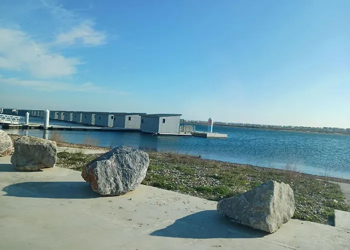 Le Clin D\'Oeil Sur Le Port.